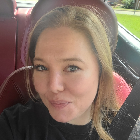 Meet your Posher, April - Picture 2 of 2